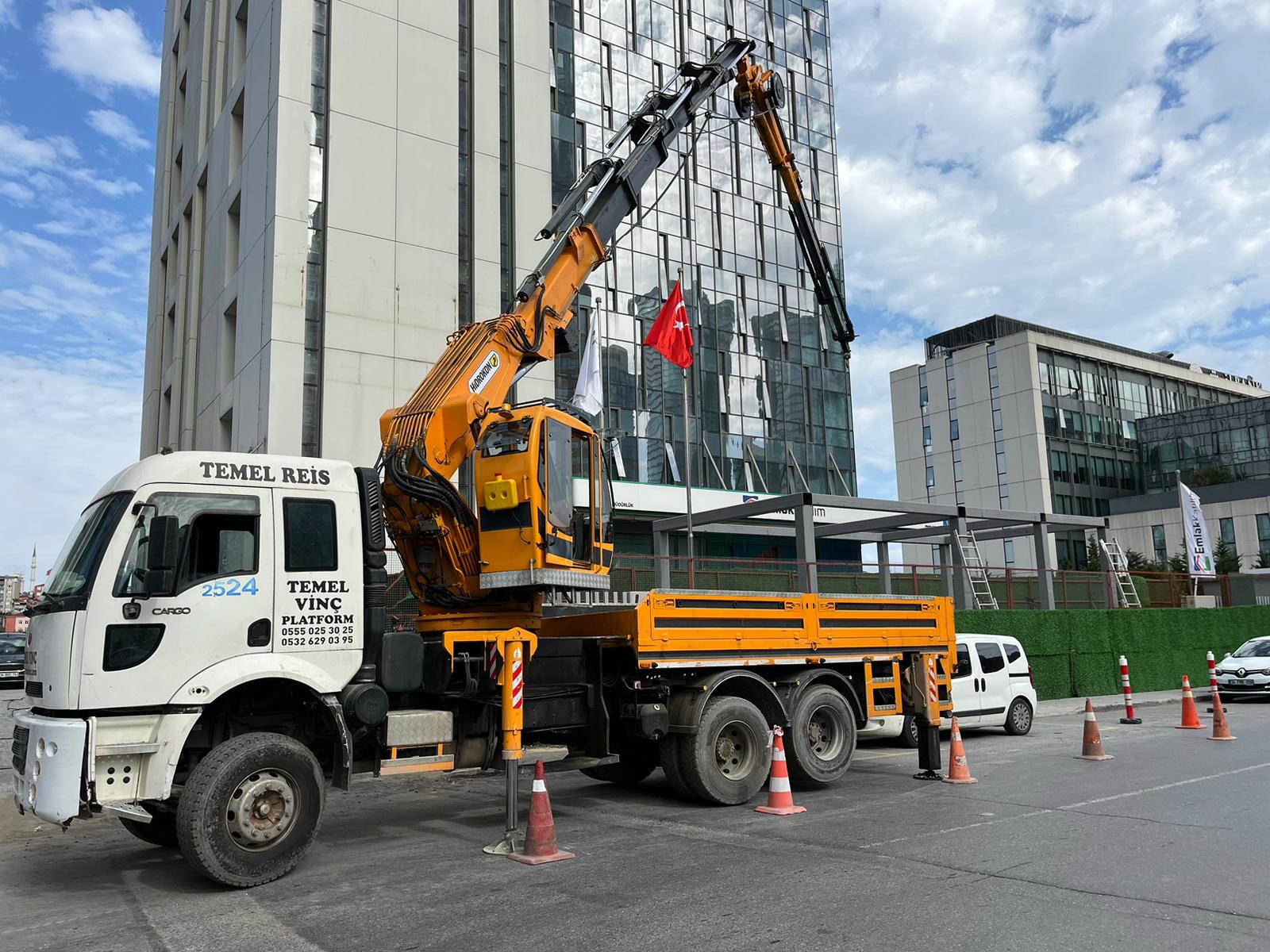 30 tonluk kiralık vinç