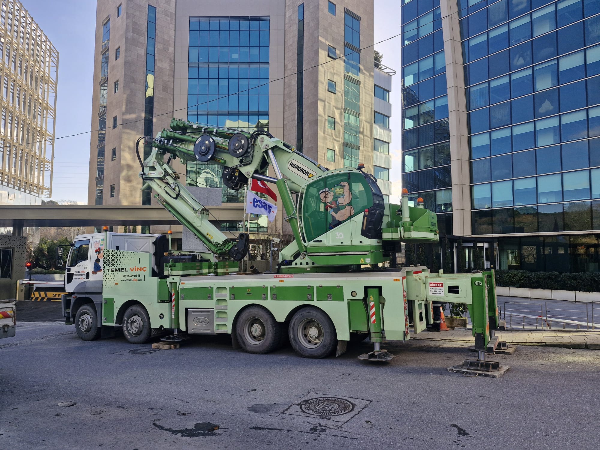 Sultanbeyli kiralık vinç ve sepetli vinç görseli